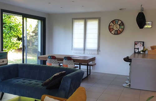 Bouliac Maison | Comfortable house with view in wooded garden