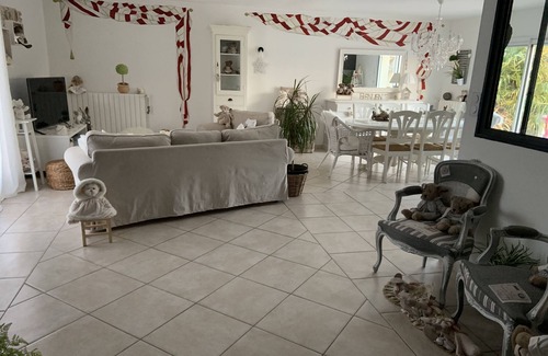 Thaims Maison | MAISON tout confort avec piscine privée et grand jardin paysagé