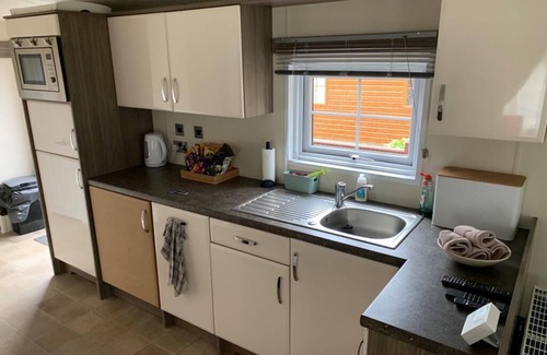 Dollar Cabine | Comfortable lodge with hot tub.internet and netflix