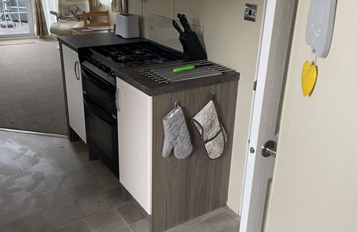 Dollar Cabine | Comfortable lodge with hot tub.internet and netflix