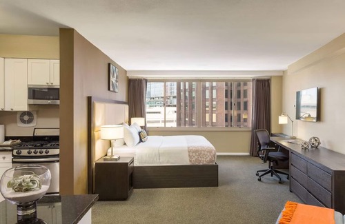 Center City West Hôtel | Comfortable Luxurious Suite with Kitchen Near Philadelphia Museum of Art