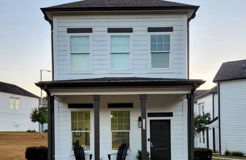 Oxford Maison | Comfortable Luxury~2 miles from Square! Close to MTrade! Fall Season Open Now!