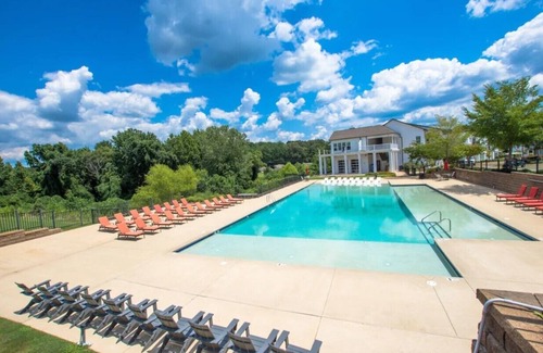 Oxford Maison | Comfortable Luxury~2 miles from Square! Close to MTrade! Fall Season Open Now!