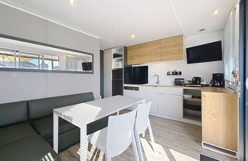 Jullouville-les-Pins Maison | Mobil-home Confort 4 pers, plage à 200m, piscine chauffée, terrasse Sud, parking, wifi inclus