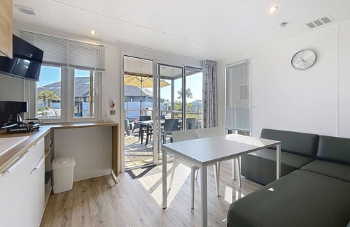 Jullouville-les-Pins Maison | Mobil-home Confort 4 pers, plage à 200m, piscine chauffée, terrasse Sud, parking, wifi inclus