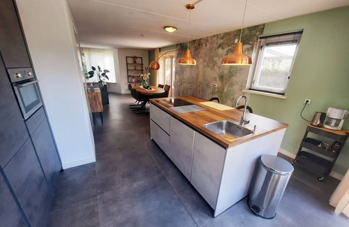 Schoonloo Maison | Comfortable, modern country house with hot tub in Drenthe