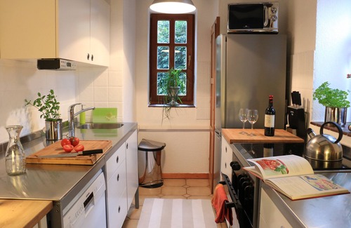 Gudensberg Appartement | Confortable et moderne Rester dans l'ambiance à colombages de la vieille paroisse de Gudensberg