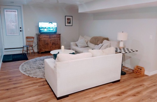 Elora Appartement | Comfortable one-bedroom apartment in Elora! Minutes to downtown & Gorge park!
