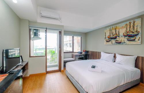 Duren Sawit Appartement | Comfortable Pool View Studio Room at Gateway Park LRT City Jatibening Apartment By Travelio