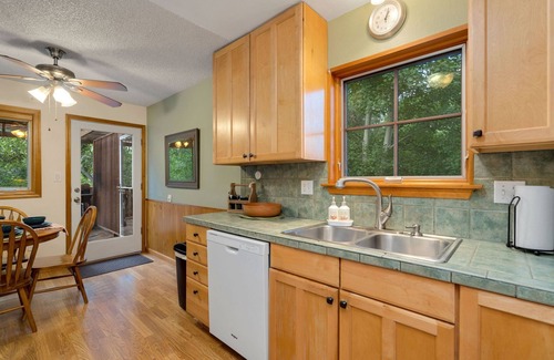 Cedar Village Maison | Private 4 Bdrm-2 Bath Home on Springcreek TrailFort Collins neighborhood haven