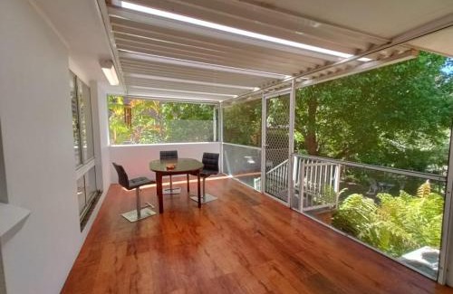 Baulkham Hills Maison | Comfortable Queen Room in Baulkham Hills - BH2