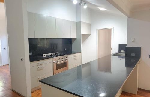 Baulkham Hills Maison | Comfortable Queen Room in Baulkham Hills - BH2