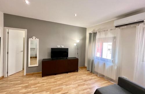 Badalona Appartement | Comfortable renovated flat, WiFi!