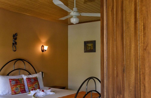 Tarcoles Hôtel | Chambre confortable avec A / C Jacó Beach avec salle de bain pivotante