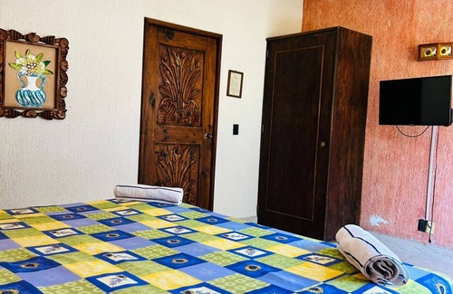 Tequesquitengo Hôtel | Comfortable room for 2-3 people. Breakfast included