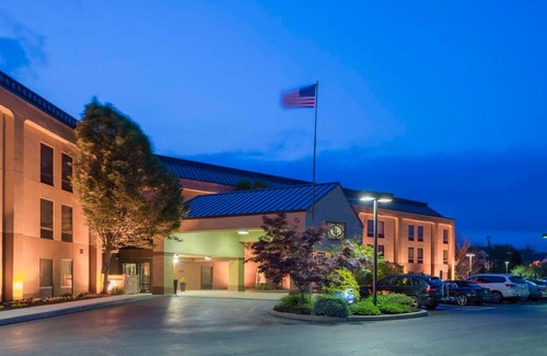 Carlisle Hôtel | Comfortable Room Near I-76 with Free Breakfast – Perfect for Leisure and Work