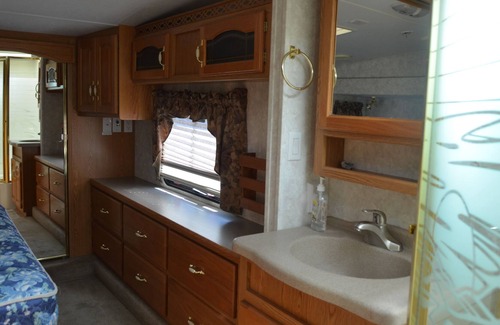 Bouckville Maison | RV confortable situé sur un terrain de camping à service complet dans le Ciderhouse Campground