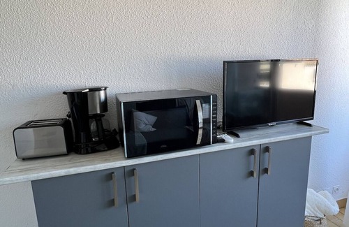 Balaruc-les-Bains Appartement | Studio tout confort, idéalement placé avec parking, pour curistes.
