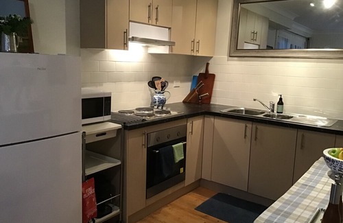 St Ives Appartement | Comfortable, safe, quiet one bedroom granny flat; walk to shops and buses
