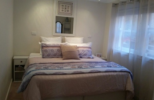 St Ives Appartement | Comfortable, safe, quiet one bedroom granny flat; walk to shops and buses