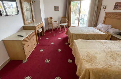 Al Haram Maison | Comfortable stay with amazing view of the great pyramids of Giza. with breakfast