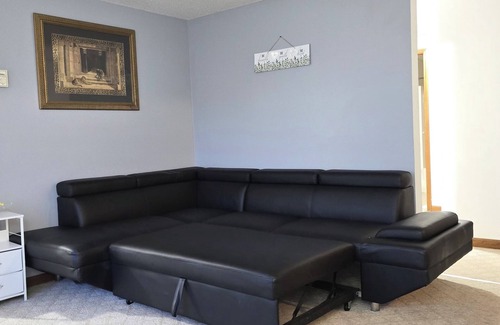 Niagara Falls Maison | Cozy apartment near Niagara Falls, Air Base, Airport, factory outlet mall, & NU.
