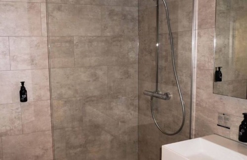 Zevenbergen Hôtel | Comfortable Stay Near Zevenbergen's City Center & Parks - 3 Units