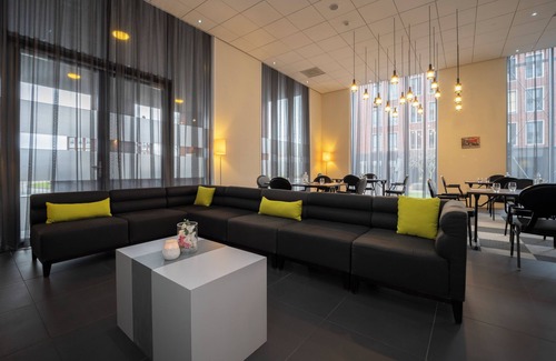 Municipality of Helmond Hôtel | Comfortable Stay with Pool Access, Game Room, and Relaxing Lounging Areas