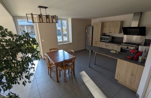 Ceignes Maison | Maison en pierre tout confort 180m2 à la campagne entre lacs et montagnes