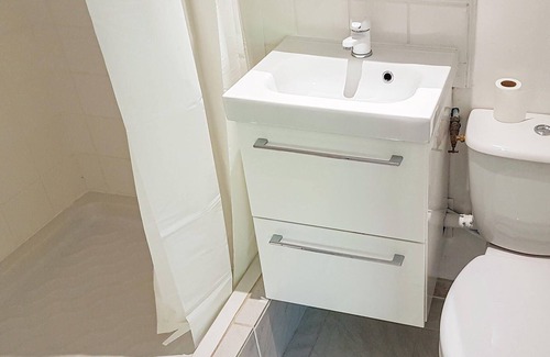 Chervettes Appartement | Comfortable studio with private pool for activities in the area.