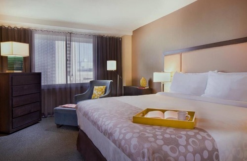 Center City Hôtel | Comfortable Suite Near Liberty Bell, Pets Stay Free, with Swimming Pool