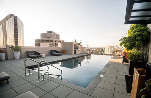 Center City Hôtel | Comfortable Suite Near Liberty Bell, Pets Stay Free, with Swimming Pool