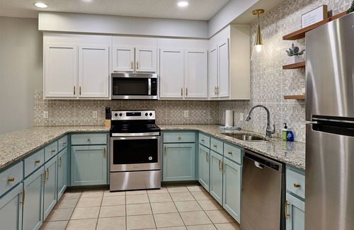 Dothan Maison | Comfortable Townhome with Double Garage