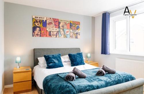 Northampton Maison | Comfortable Two-Bedroom House - Garden, Driveway, Perfect for Business & Leisure Stays By AV Hughes Properties
