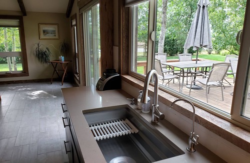 Four Corners Maison | Maison rustique unique confortable avec toutes les nouvelles commodités et une cour clôturée incroyable.