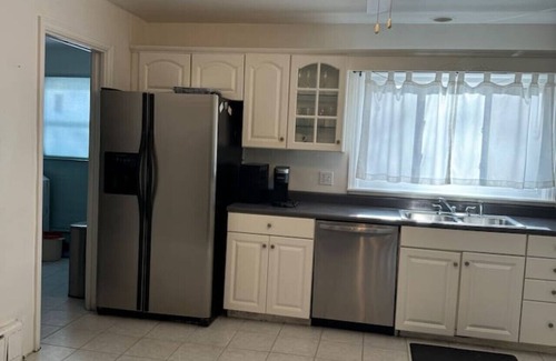 Newtonville Maison | Comfortable unique space