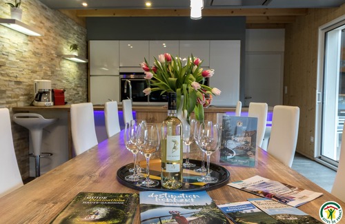 Saint-Mamet Maison | Villa récente grand confort, climatisation, 3 chambres, 3 salles d’eau, jardin