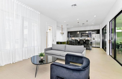 Loughman Maison | Comfortable Villa at Villa Domani Near 4bdrs
