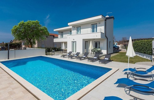 Nova Vas Cottage | Villa confortable avec piscine privée