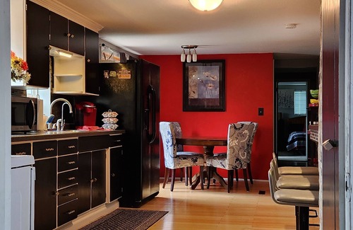 Butte Des Morts Maison | Comfortable whole house rental, convenient to so many Oshkosh events!