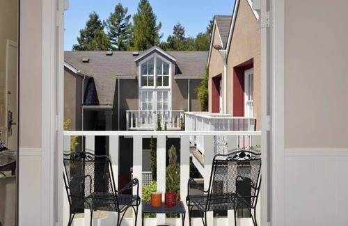 Santa Rosa Hôtel | Comfortable Yet Adventurous Junior Suite Near Trails, Tasting Rooms + Local Eats