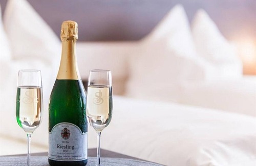 Longuich Lit Et Petit-Déjeuner | Comfortzimmer Klein mit Balkon - Gästehaus-gasthof "wein im Turm"