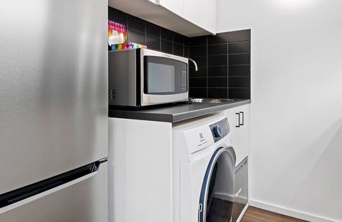 Parkville Appartement | Comfy 1-Bed Unit with Balcony and Parking