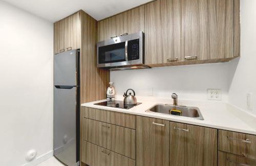 West Avenue Appartement | Comfy 1BR in Miami Beach's Heart w BBQ zone