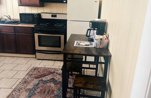 Treme Copropriété | Comfy 2 bedroom condo in New Orleans by French Quarter- walk to all the fun!
