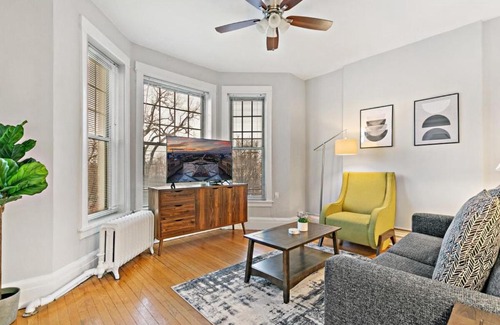 Wrigleyville Appartement | Comfy 2BR Apartment near Wrigley Field - Grace 3