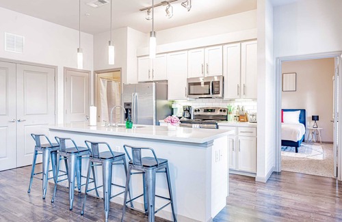 Pleasant Valley Appartement | Comfy 2BR king suite, fast WiFi, 8 min to Downtown