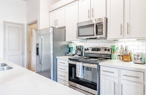 Pleasant Valley Appartement | Comfy 2BR king suite, fast WiFi, 8 min to Downtown