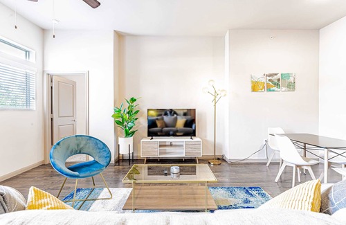 Pleasant Valley Appartement | Comfy 2BR king suite, fast WiFi, 8 min to Downtown