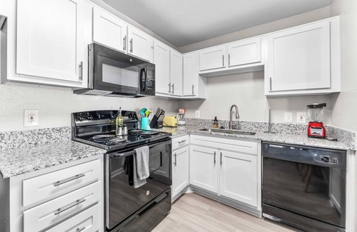 Pleasant Valley Appartement | Comfy 2BR King Suite w Gym&Pool close to DT